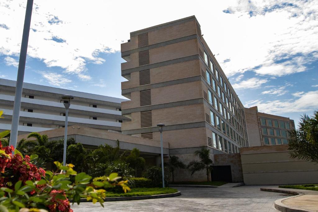 Eurobuilding Hotel & Suites Lecheria Exterior photo